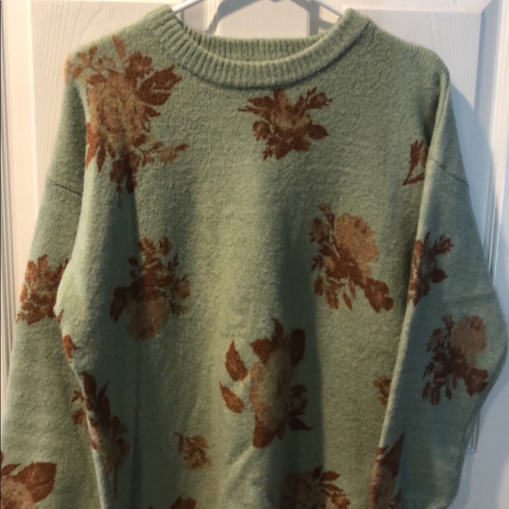 Altar’d State Adult small Sweater